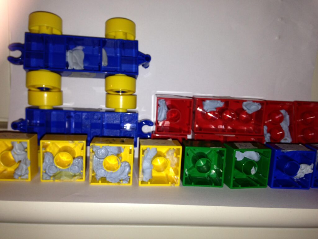 Painotetut komponentit Lego Duplo -kokeessa.